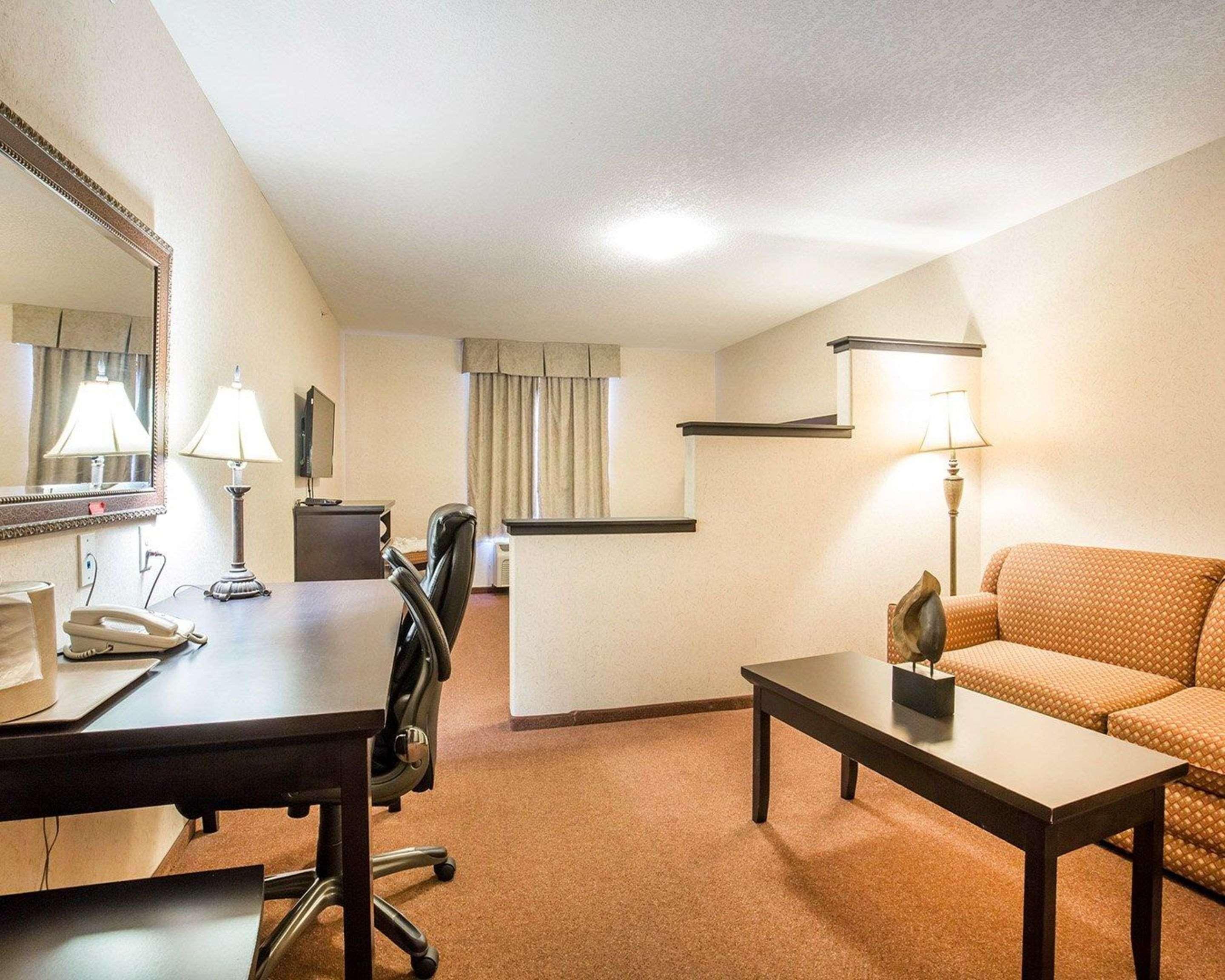 Quality Inn & Suites Lethbridge Buitenkant foto