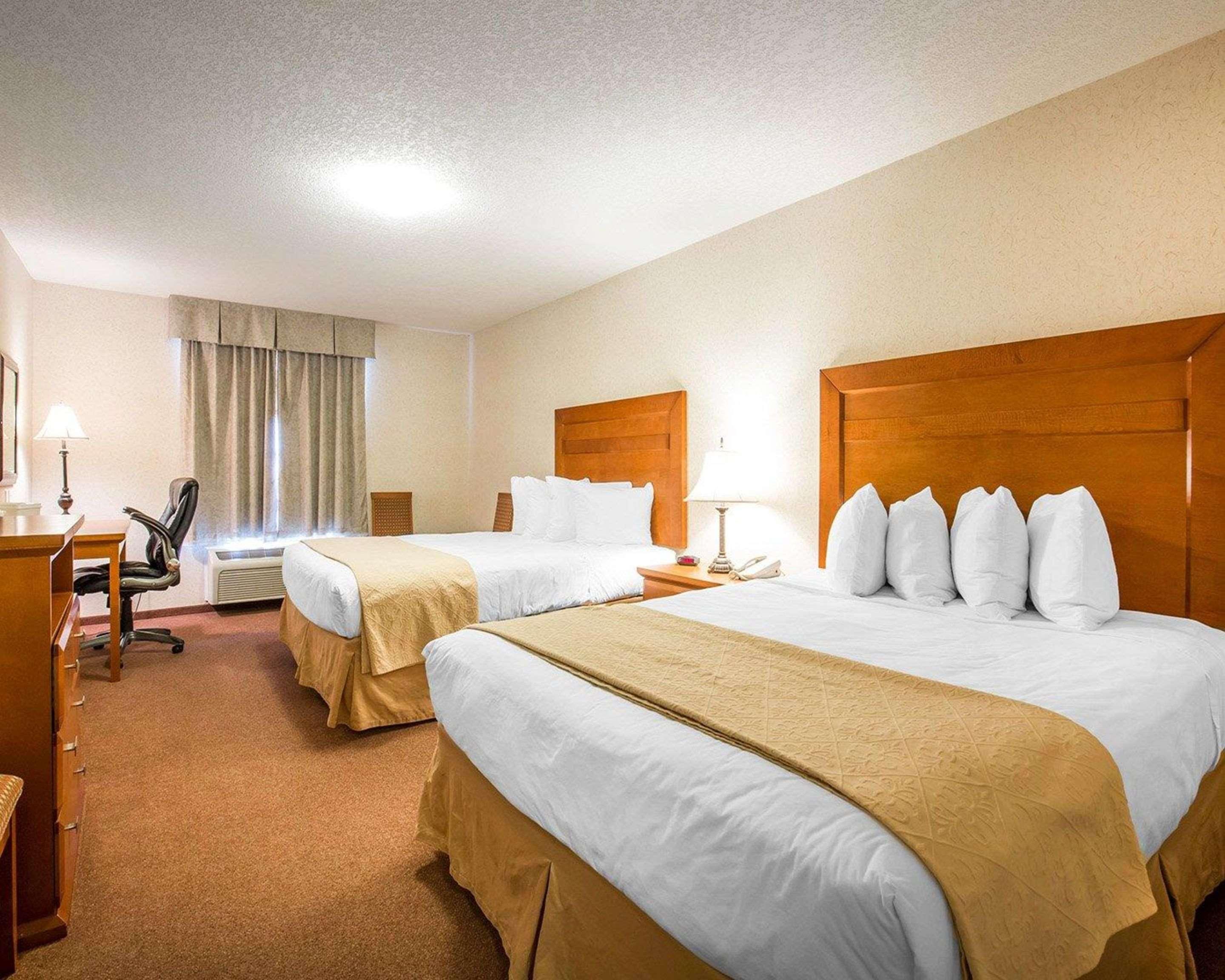 Quality Inn & Suites Lethbridge Buitenkant foto