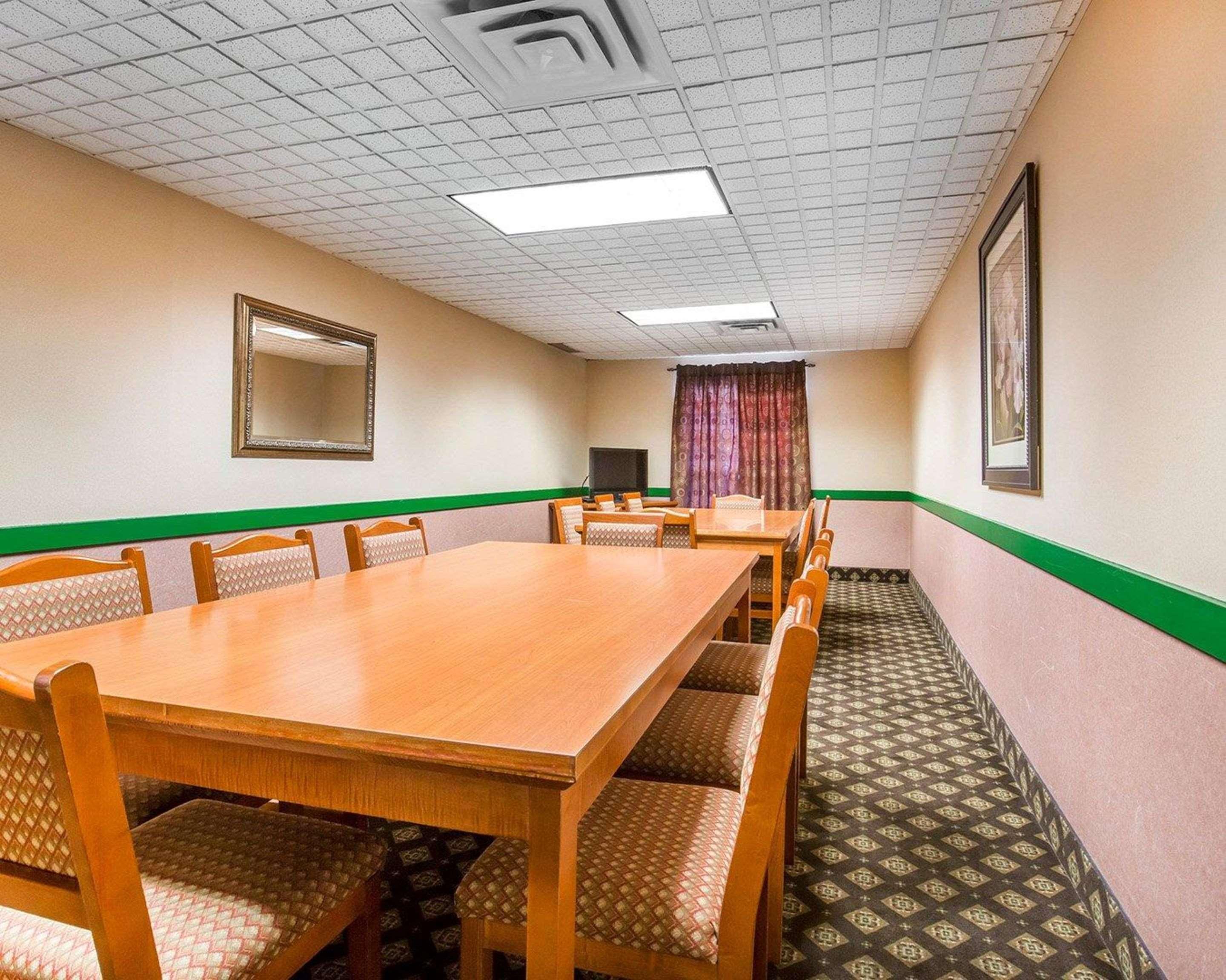 Quality Inn & Suites Lethbridge Buitenkant foto