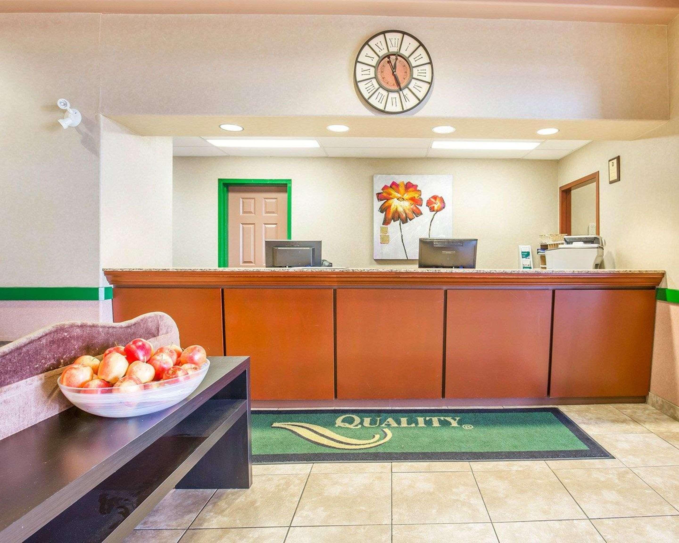 Quality Inn & Suites Lethbridge Buitenkant foto