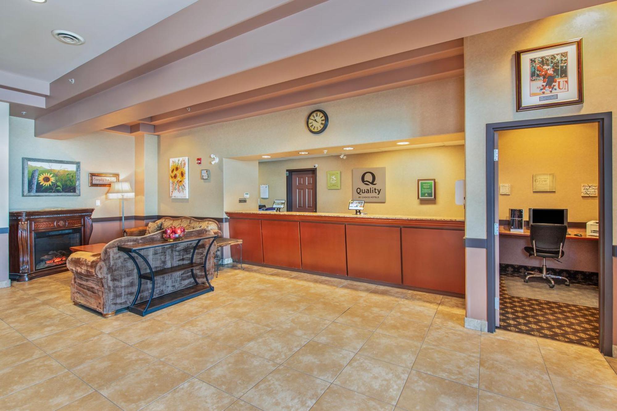 Quality Inn & Suites Lethbridge Buitenkant foto