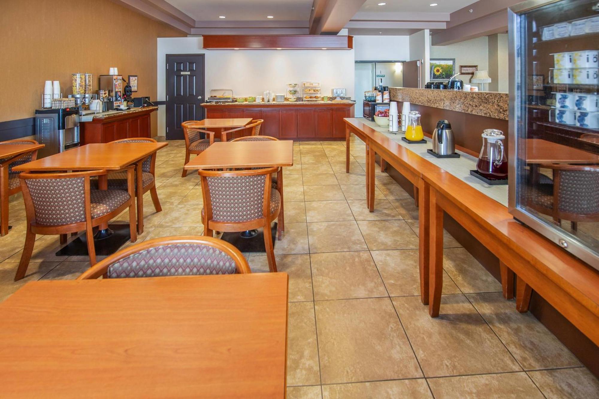 Quality Inn & Suites Lethbridge Buitenkant foto