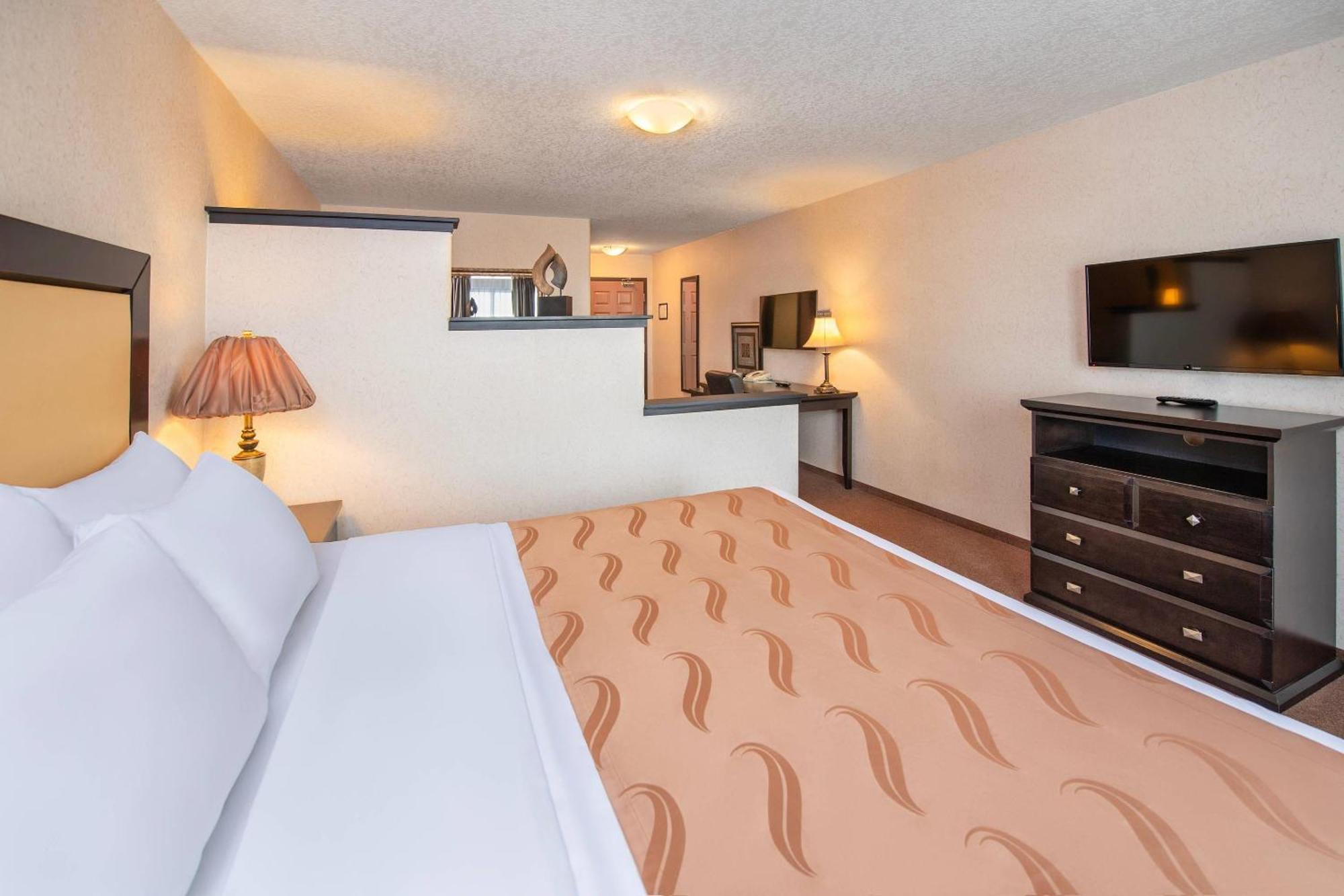Quality Inn & Suites Lethbridge Buitenkant foto