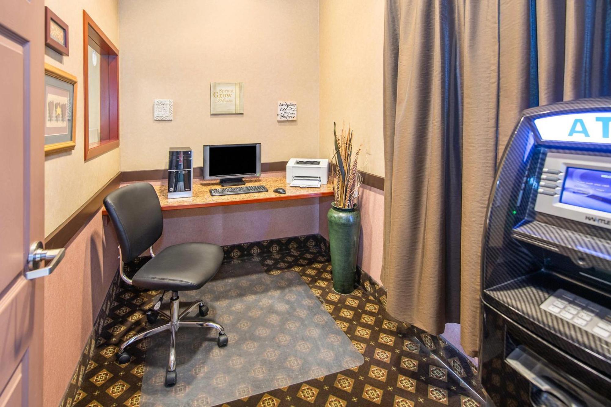 Quality Inn & Suites Lethbridge Buitenkant foto