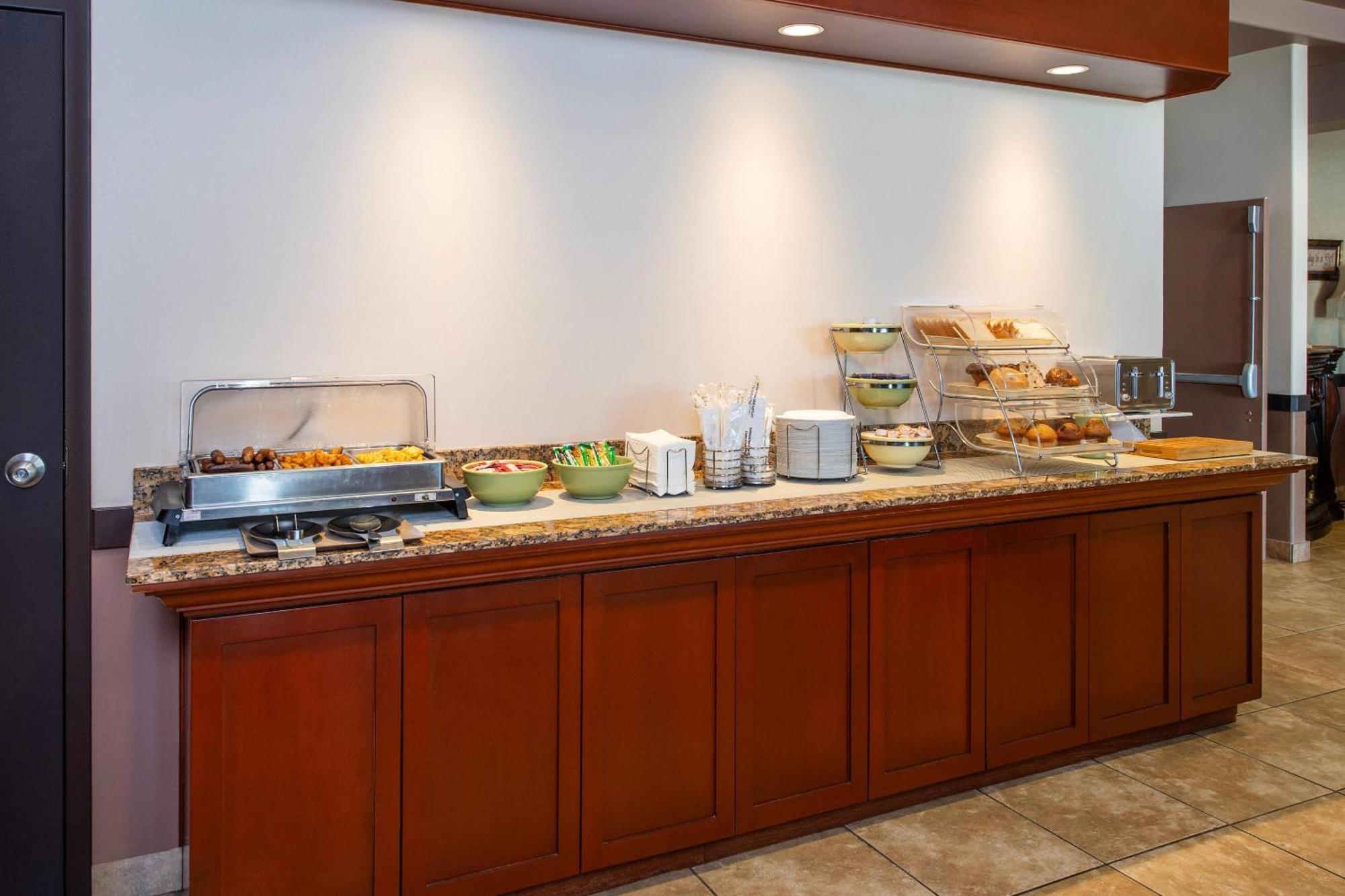Quality Inn & Suites Lethbridge Buitenkant foto