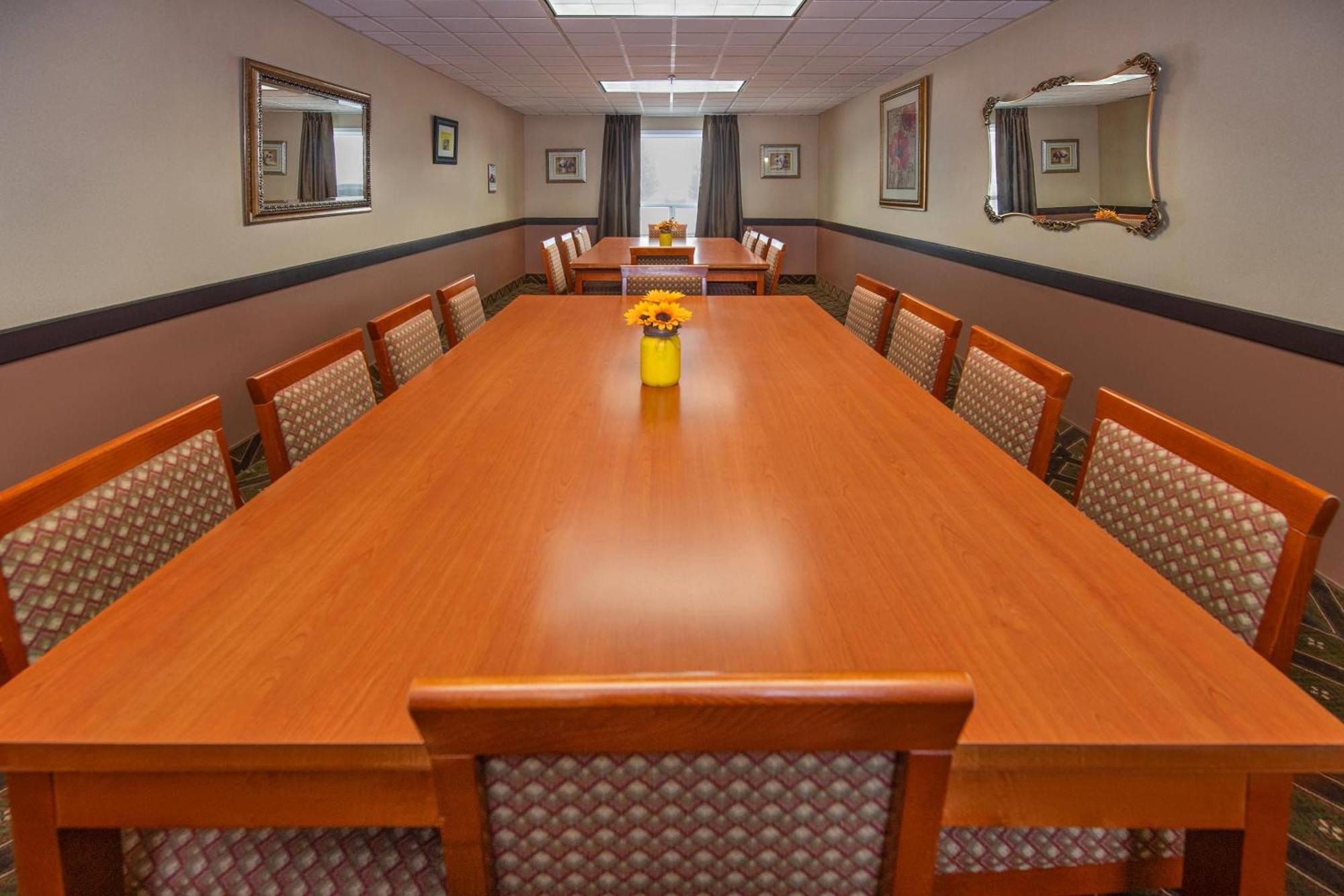 Quality Inn & Suites Lethbridge Buitenkant foto
