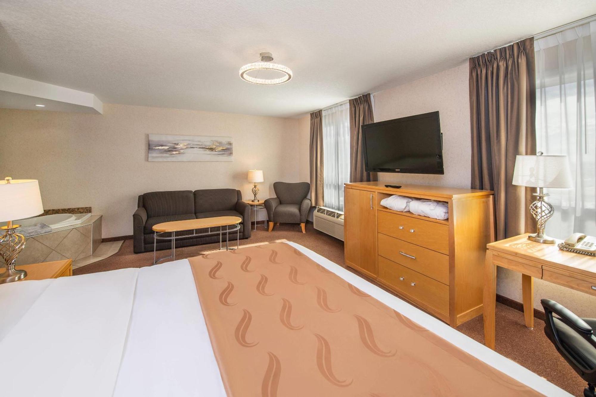 Quality Inn & Suites Lethbridge Buitenkant foto