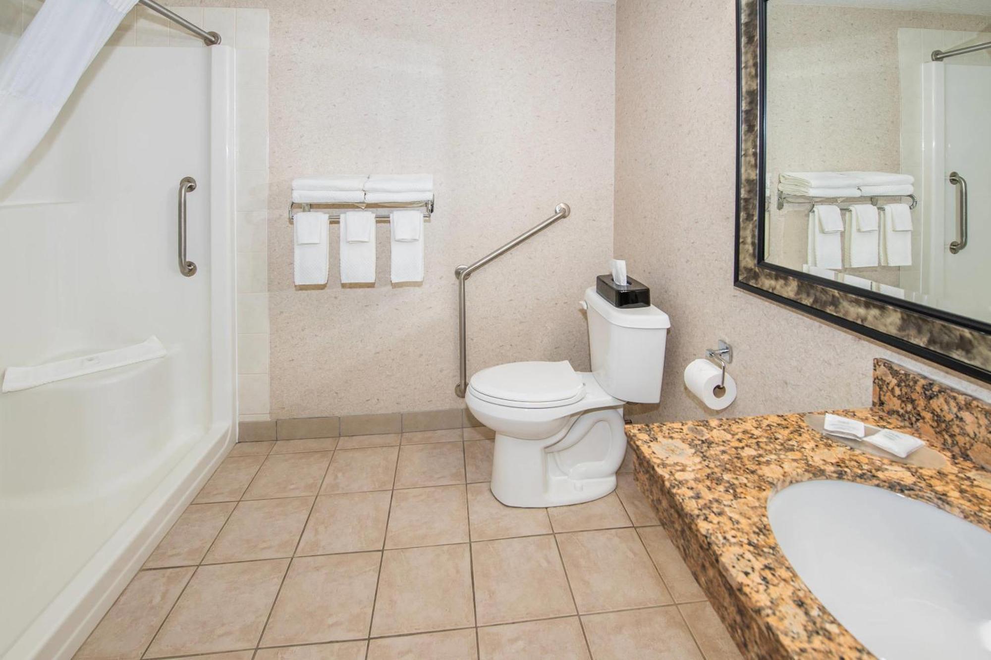 Quality Inn & Suites Lethbridge Buitenkant foto